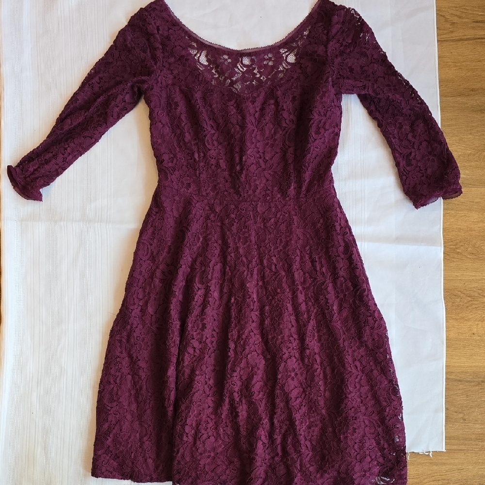 (Women's 4) White House Black Market Burgundy Lace Dress